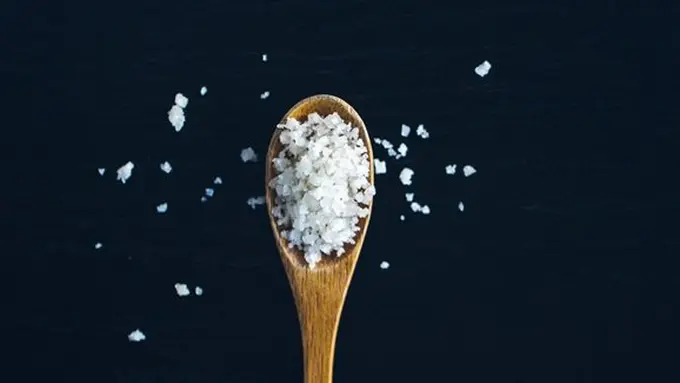 Air garam untuk sariawan/copyright Unspalsh.com/Jason Tuinstra