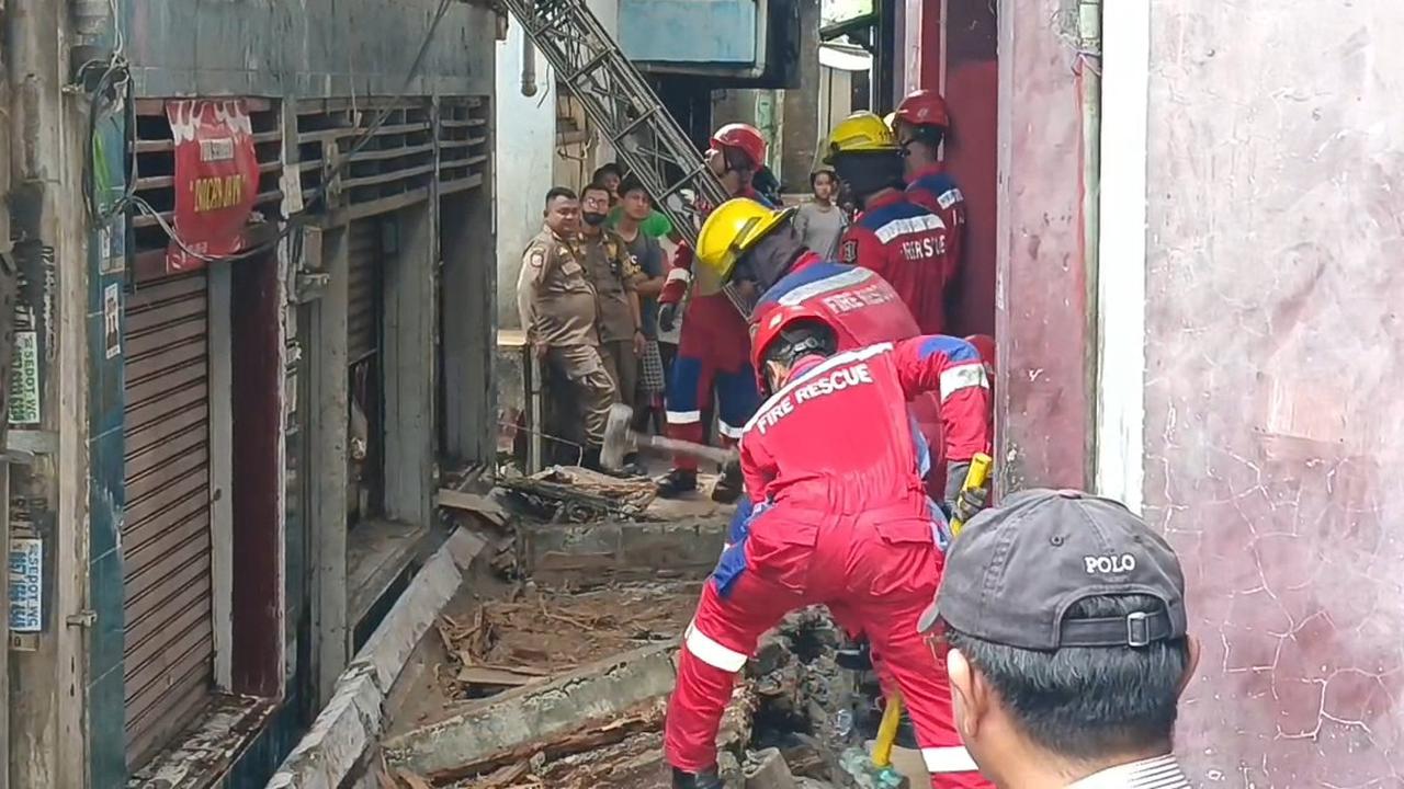 Tragis, Penyandang Disabilitas Terhempas ke Lantai Bawah & Tewas Tertimpa Reruntuhan Balkon Lapuk di Rumahnya