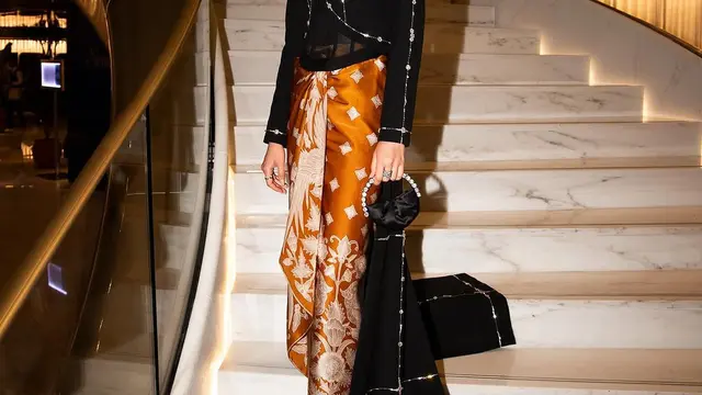 Raline Shah Resmi Jadi Stafsus Menkomdigi, Intip Pesona Kecantikannya Saat Kenakan Kebaya (credit: instagram/ralineshah).