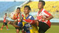 Arema Cronus U-21 vs Madura United U-21 di Stadion Kanjuruhan, Kabupaten Malang, Minggu (6/11/2016). (Bola.com/Iwan Setiawan)