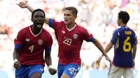 Pemain Timnas Kosta Rika, Keysher Fuller melakukan selebrasi usai mencetak gol ke gawang Timnas Jepang dalam laga matchday kedua Grup E Piala Dunia 2022 di Ahmad Bin Ali Stadium, Al Rayyan, Qatar, Minggu (27/11/2022) sore WIB. (AP/Francisco Seco)