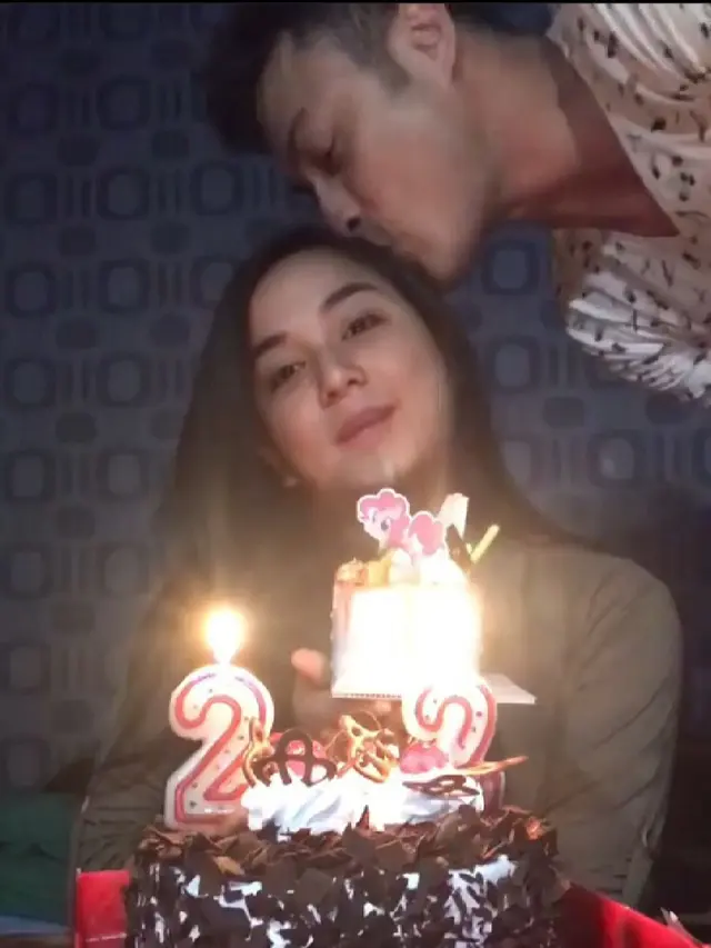 4 Tahun Pacaran, Ini 6 Momen Manis Juwita Bahar dan Kekasih