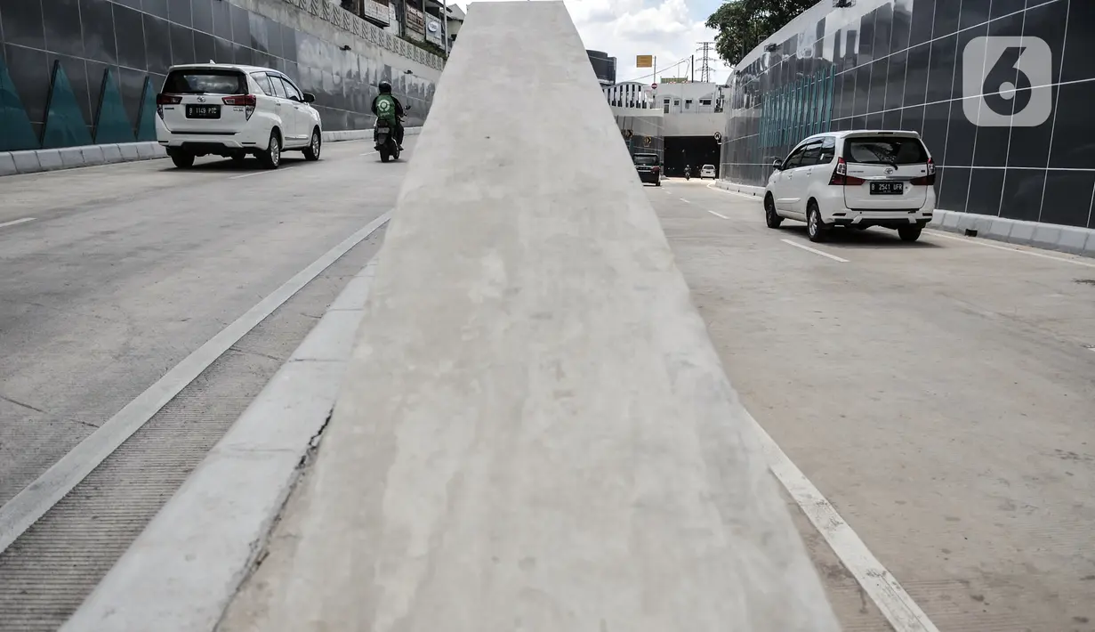 Kendaraan melintasi Underpass Senen Extension, Jakarta, Rabu (2/12/2020). Pemprov DKI Jakarta melakukan uji coba tahap dua Underpass Senen Extension mulai 2-9 Desember 2020. (merdeka.com/Iqbal S. Nugroho)