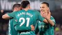 Antony (kanan) dalam pertandingan Real Betis vs Real Sociedad di Stadion Benito Villamarin, Senin dini hari WIB (17-2-2025). (Bola.com/X Real Betis Balompie)