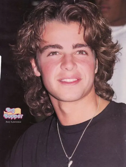 Joey Lawrence masuk ke dalam deretan cowok hot di tahun 90an. Menurutmu gimana? (Pinterest)