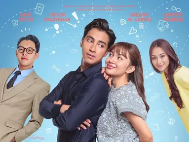 Chemistry antara Ariel Tatum dan Abidzar Al-Ghifari yang memerankan karakter Utama terlihat begitu kuat. Keduanya tampil harmonis dalam berbagai adegan, termasuk di poster resmi film tersebut. Netizen pun memuji keserasian mereka sebagai pasangan utama dalam kisah romantis ini. (Liputan6.com/IG/@falconpictures_)