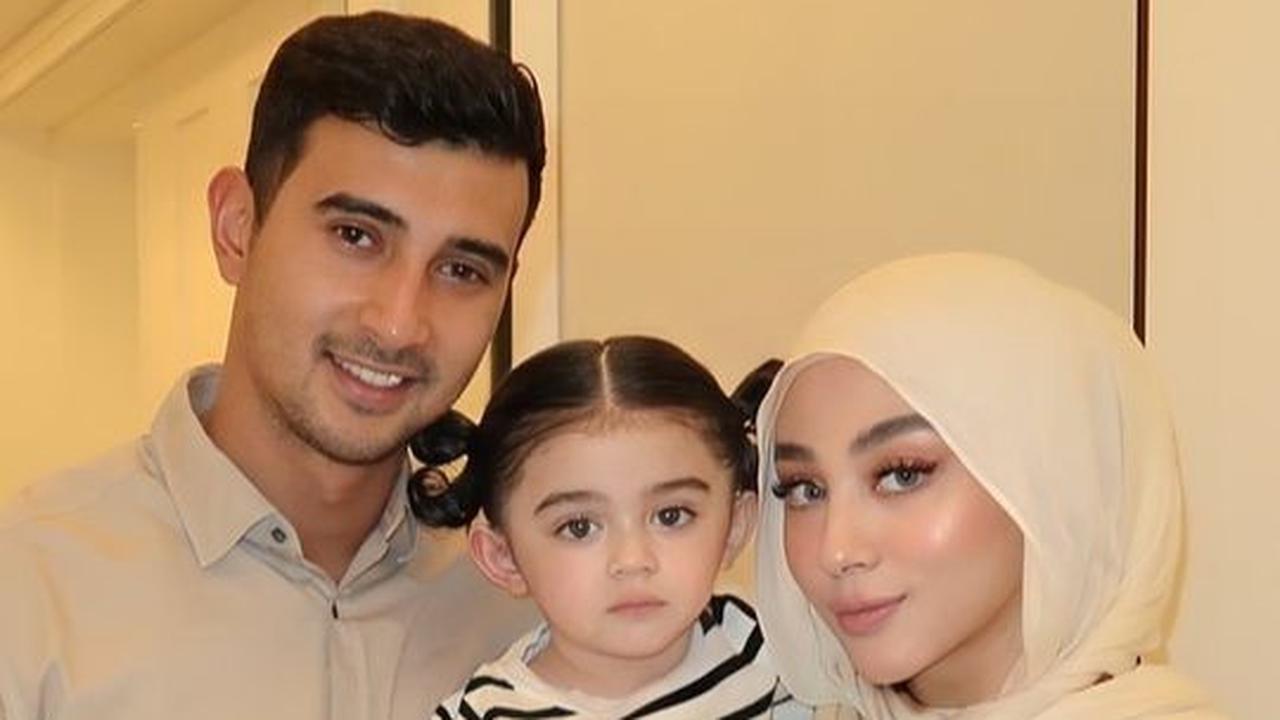 Disebut Mirip Boneka, ini Foto-foto Terbaru Guzel Anak Ali Syakieb dan Margin Wieheerm yang Cute Banget!