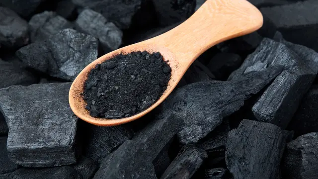 Minum Arang Aktif untuk Detoks, Amankah? (Trexdigital/Shutterstock)