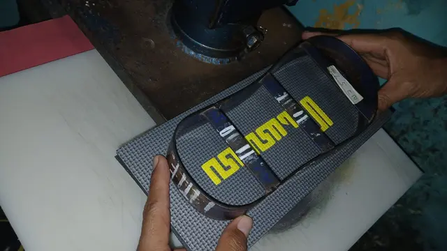 Melihat Proses Produksi Sandal di UMKM Tatag Sandal Wudhu Yogyakarta