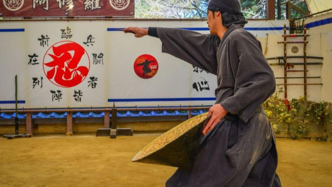 Kepala sekolah terakhir yang berhubungan langsung dengan ninja tradisional, yang dibubarkan selama Restorasi Meiji (1868-1889),