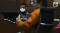 Pengusaha Tommy Sumardi, terdakwa perantara suap penghapusan nama Djoko Tjandra dari red notice saat menjalani sidang lanjutan di Pengadilan Tipikor, Jakarta, Selasa (24/11/2020). Sidang mendengar keterangan saksi, salah satunya Irjen (Pol) Napoleon Bonaparte. (Liputan6.com/Helmi Fithriansyah)