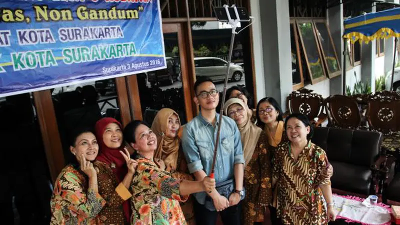 Top 3: Anak Jokowi Digoda Ibu-Ibu PKK