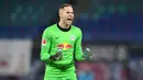 Kiper RB Leipzing, Peter Gulacsi, merayakan kemenangan timnya atas Union Berlin pada laga lanjutan Liga Jerman di Red Bull Arena Stadium, Kamis (21/1/2020) dini hari WIB. RB Leipzig menang tipis 1-0 atas Union Berlin. (AFP/Annegret Hilse/pool)