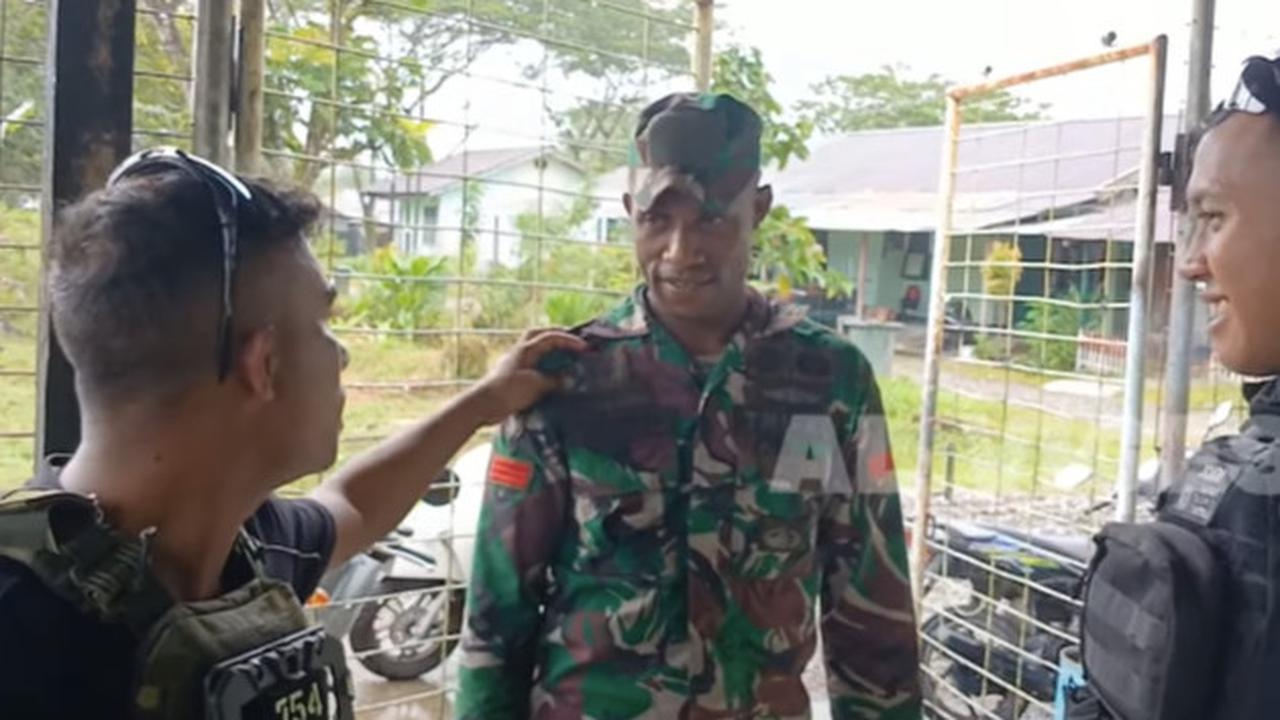 Miris, 8 Tahun Berdinas Seragam PDL Prajurit TNI AD Ini Sudah Kusam 'Kok Brevetnya Berubah Jadi Warna Silver