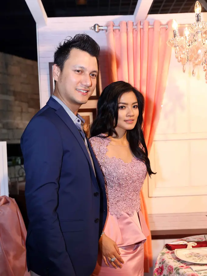 [Bintang] Titi Kamal dan Christian Sugiono