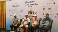 Pegolf Indonesia, George Gandranata (kedua dari kiri) siap memberi yang maksimal di Indonesia Open 2019 (Liputan6.com/Defri Saefullah)