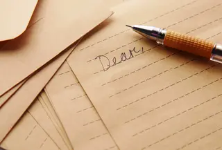 Ilustrasi surat cinta. (dok.  Towfiqu barbhuiya/ Unsplash.com)