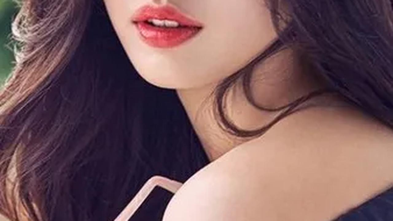 Bae Suzy, dengan kekayaan bersih mencapai USD 30 juta pada 2023, membuktikan bahwa ia bukan hanya seorang idol K-pop atau aktris berbakat, tetapi juga seorang pebisnis yang cerdas.&nbsp;