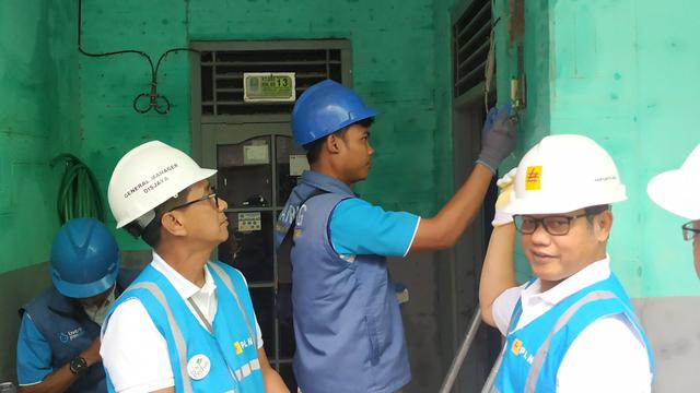 PT PLN (Persero) melakukan pemeriksaan instalasi 2.020 rumah yang terendam banjir di wilayah Jakarta, Bogor, Tanggerang dan Bekasi (Jabodetabek).