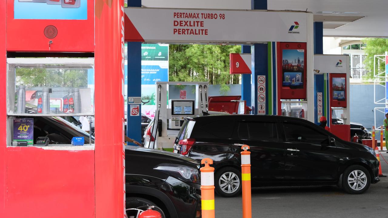Mengupas Strategi Efektif Mengedukasi Masyarakat Agar Berhenti Menggoyang Mobil Saat Isi BBM