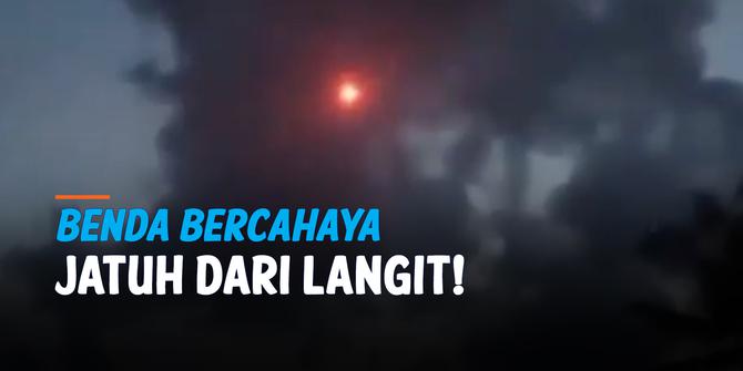 VIDEO: Heboh! Penampakan Benda Bercahaya Merah Jatuh dari Langit di Aceh