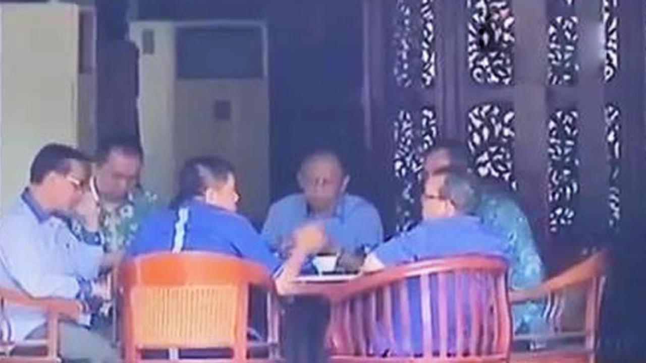 Mencari Penantang Ahok