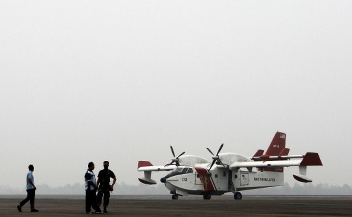 Pesawat bom air Malaysia dan Singapura bantu atasi kabut asap