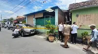 Polisi Lakukan olah TKP di rumah korban pembunuhan di Banyuwangi (istimewa)
