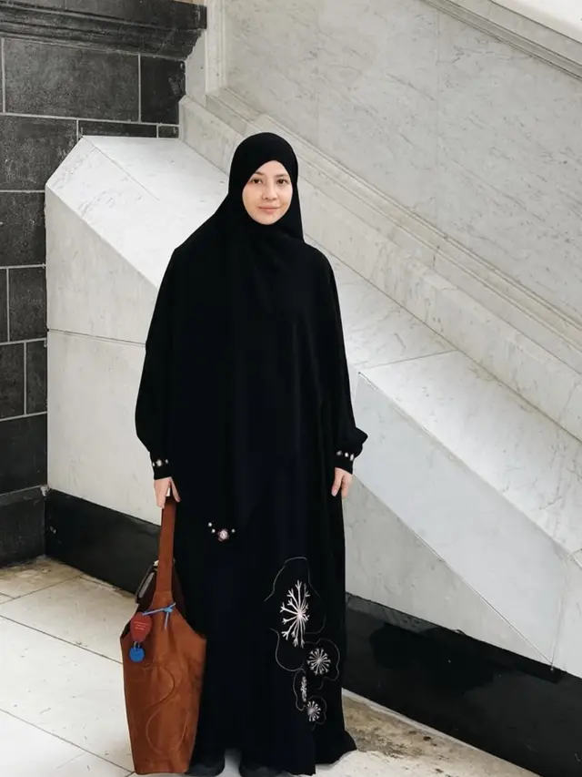 Natasha Rizky saat Umrah di Ramadan 2026. [@natasharizkynew]