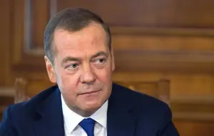 Putin Utus Medvedev Hadiri Pemakaman Ali Khamenei