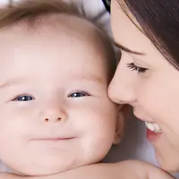 Sentuhan orangtua ternyata memengaruhi tumbuh kembang bayi. (Sumber Foto: salemweb.net)