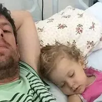 Benar atau salah, ia hanya mengikuti naluri sebagai ayah untuk memberi yang terbaik bagi putrinya. (Foto: thefreethought.com)