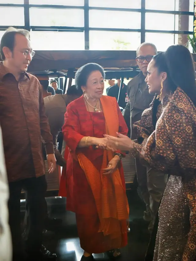 Megawati dan Krisdayanti. (Foto: Dok. Instagram @krisdayantilemos)