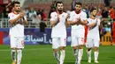 Para pemain Tajikistan memberi hormat kepada para penonton setelah berakhirnya pertandingan sepak bola Grup A Piala Asia AFC Qatar 2023 melawan China di Stadion Abdullah bin Khalifa di Doha pada 13 Januari 2024. (KARIM JAAFAR/AFP)