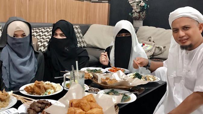 Sunnah Bukan Poligami