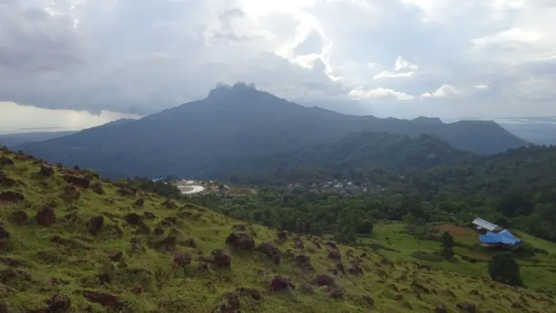 Gunung Sabampolulu terletak di Pegunungan Malapulu Sulawesi Selatan