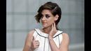 Rambut pendek Kristen Stewart menambah rasa percaya dirinya saat menghadiri acara fashion show Chanel di Paris Fasion Week, Prancis, Selasa (27/1/2015). (AFP PHOTO/Francois GUILLOT)