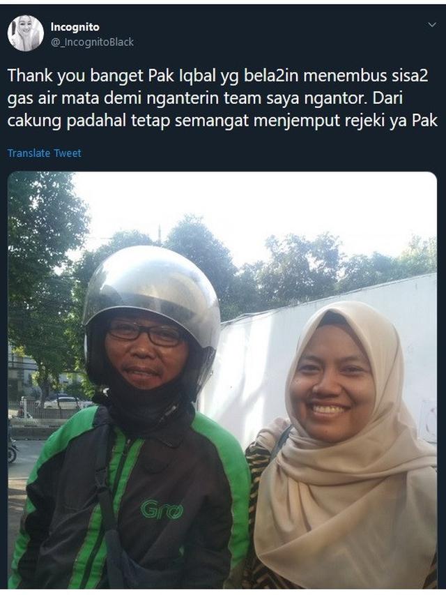 Aksi mulia driver ojol tembus sisa gas air mata demi penumpang