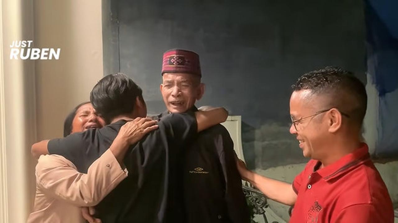 7 Potret Betrand Peto Bertemu Keluarga dari NTT, Sebut Rindu yang Terobati