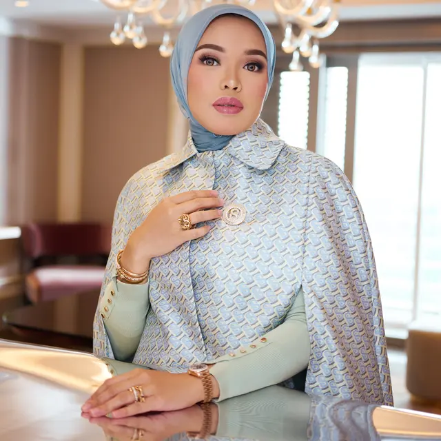 Founder Buttonscarves, Linda Anggrea