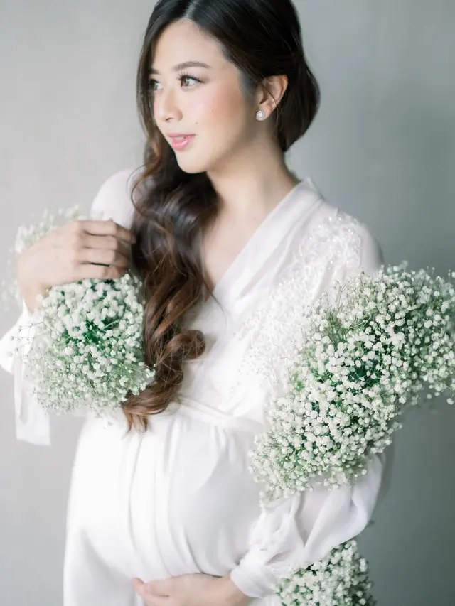 Sudah 8 Bulan, Ini 7 Maternity Shoot Franda yang Bertabur Bunga