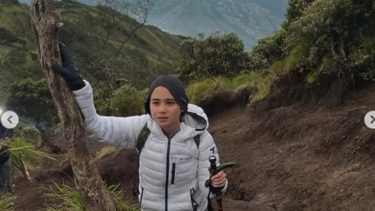 Tissa Biani Sukses Mendaki Gunung Merbabu, Destinasi Wisata Alam yang Punya 5 halur Pendakian Resmi.  (dok.Instagram @tissabiani/https://www.instagram.com/p/DKMRUFVTvnB/Henry)