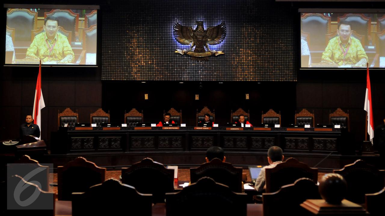20160822-Ahok Jalani Sidang Perdana Gugatan Cuti di MK-Jakarta