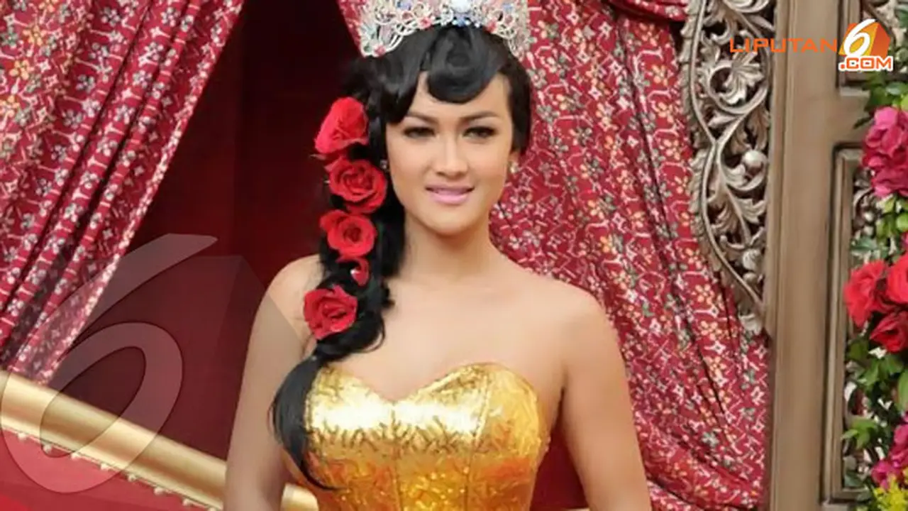 julia-perez-2-131202b.jpg