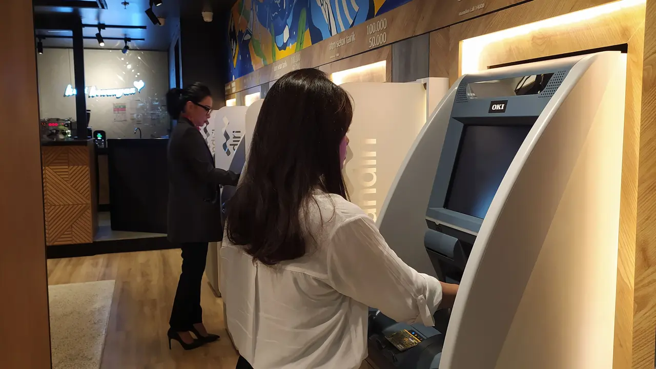 PT Bank Mandiri Tbk (Persero) meluncurkan kantor cabang bernuansa digital atau hype branch untuk  mengantisipasi digital booming.