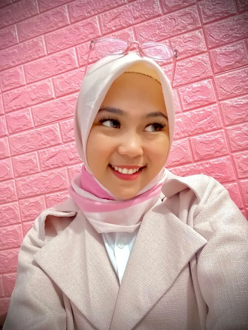 Potret Selfi LIDA pakai hijab.