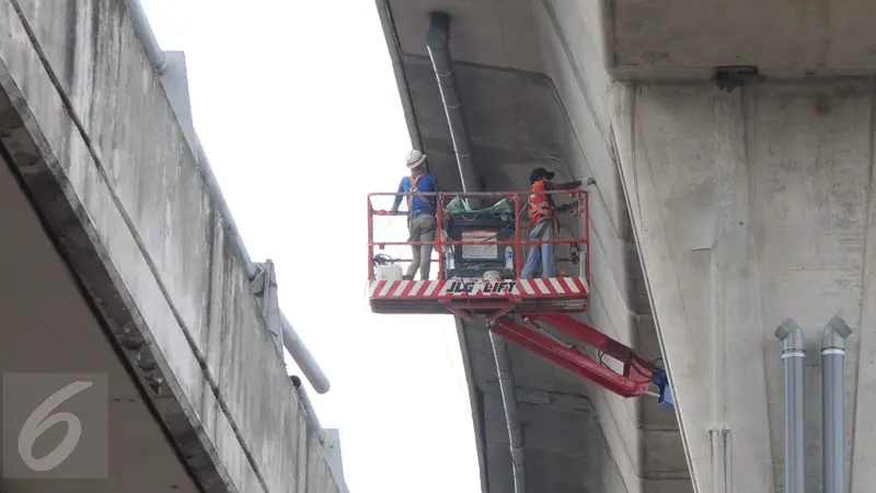 20161124-Pemasangan Pipa Saluran Air di Jalan Layang Busway-Jakarta