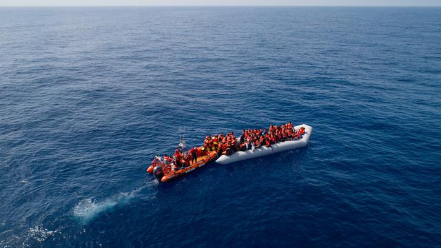 Naiki Perahu Karet, Pengungsi dan Imigran Ini Berniat Menuju Eropa