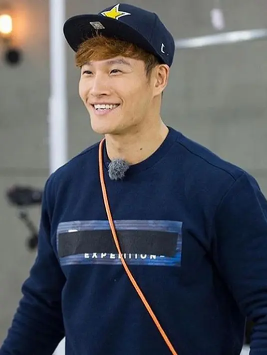 Kim Jong Kook menderita penyakit asam urat akibat terlalu banyak mengkonsumsi makanan mengandung protein. Diakuinya, penyakit ini telah diderita Kim selama dua tahun belakangan ini. (Instagram/kim_jong_kook)