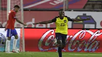 Gelandang Timnas Ekuador, Moises Caicedo, saat merayakan gol yang dicetaknya ke gawang Chile dalam laga Kualifikasi Piala Dunia 2022 zona Amerika Selatan, Rabu (17/11/2021) pagi WIB. ((Alberto Valdes/Pool via AP)
